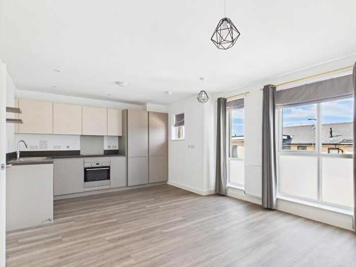 1 Bedroom Flat To Rent In Somerset Court, Northfleet, Gravesend, Kent, DA11