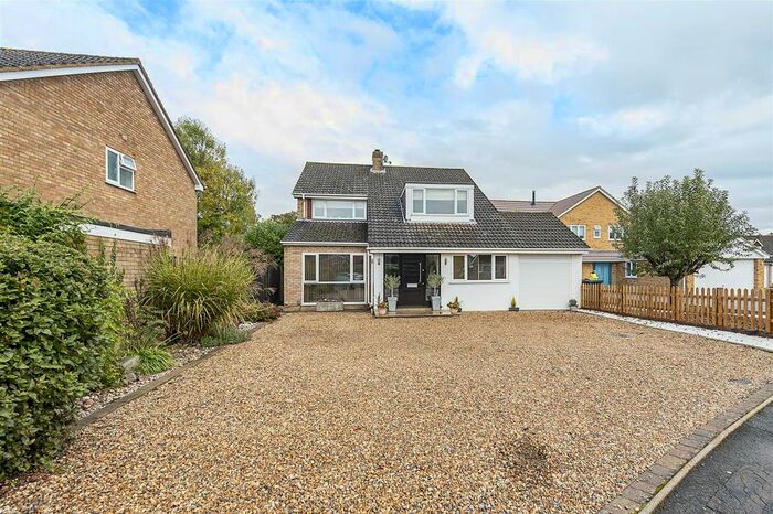 4 Bedroom Detached House For Sale In Poynings Close, Harpenden, AL5