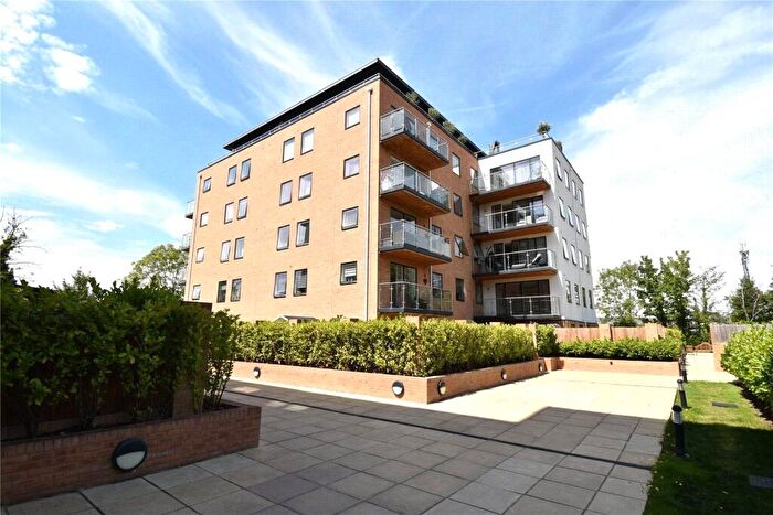 2 Bedroom Flat To Rent In Old Bracknell Lane West, Bracknell, Berkshire, RG12