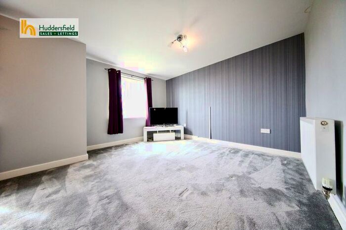2 Bedroom Flat To Rent In Plover Mills, Huddersfield, HD3