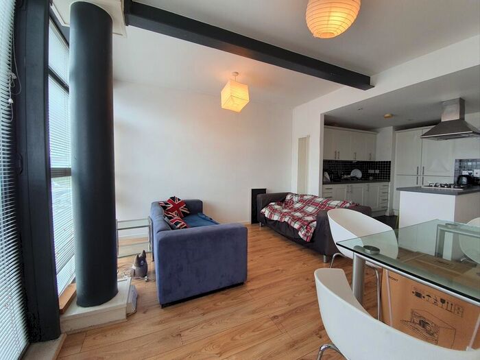 3 Bedroom Apartment To Rent In Channelsea Road, London, E15