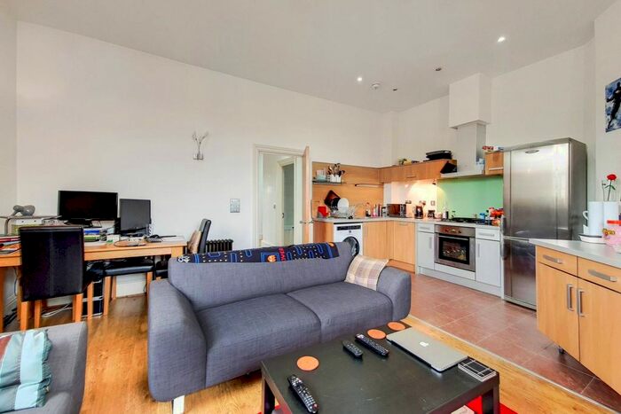 2 Bedroom Flat For Sale In Cadogan Road, Woolwich, London, SE18