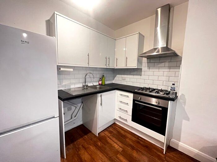 2 Bedroom Flat To Rent In Pershore Close, Ilford, IG2