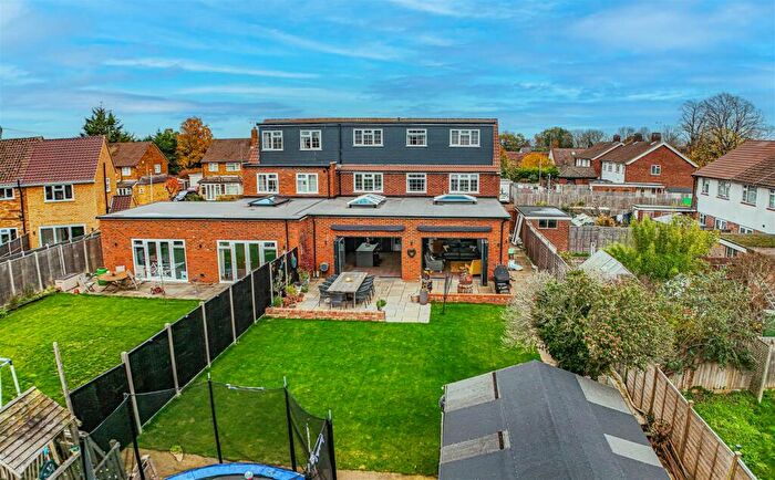 5 Bedroom Semi Detached House For Sale In Brickmakers Lane, Hemel Hempstead, HP3