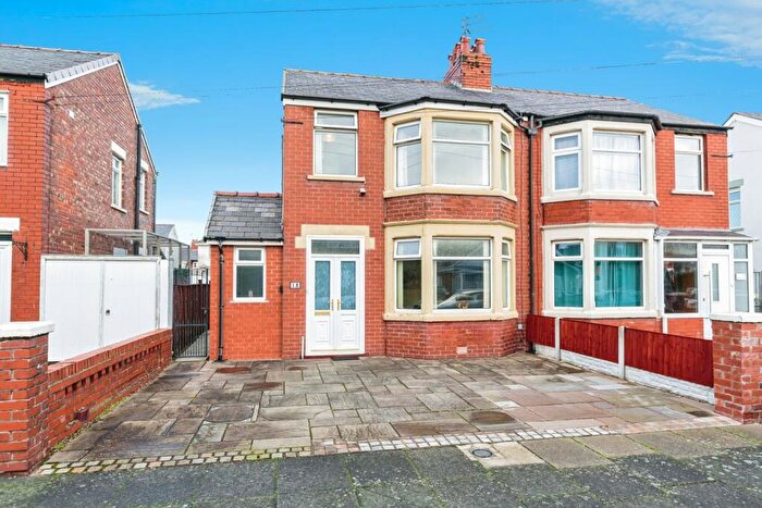 3 Bedroom Semi Detached House For Sale In Waltham Avenue, Blackpool, Lancashire, FY4