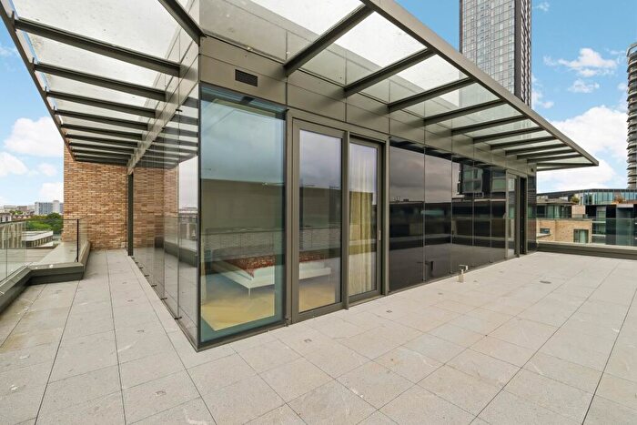 3 Bedroom Apartment For Sale In Vermont House, Dingly Road, London, EC1V
