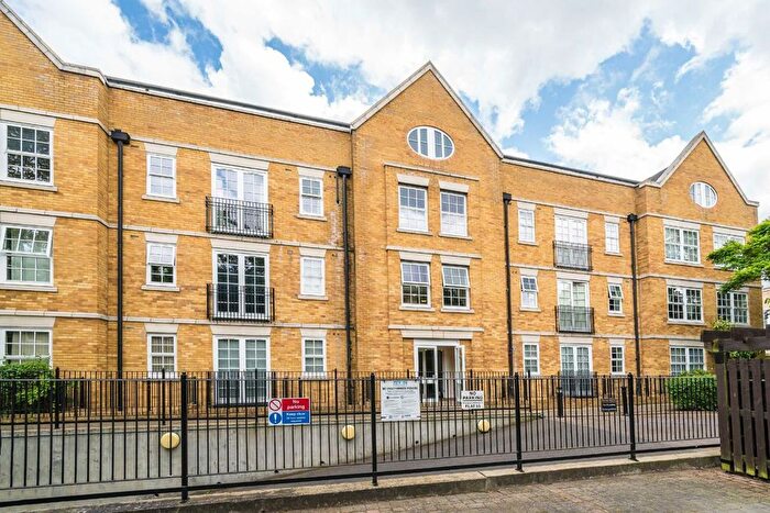 2 Bedroom Flat To Rent In Twickenham Road, Old Isleworth, TW7