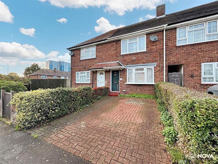 2 Bedroom Terraced House For Sale In Broxley Mead, Luton, LU4