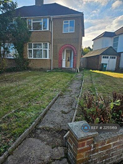 3 Bedroom Semi-Detached House To Rent In Mayflower Road, Park Street, St. Albans, AL2