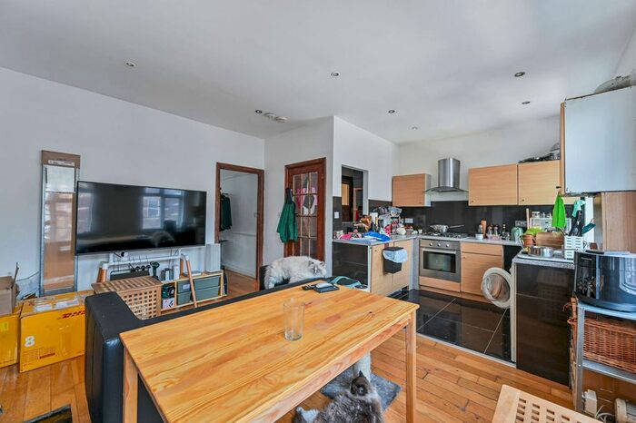 1 Bedroom Flat To Rent In Streatham Green, Streatham, London, SW16