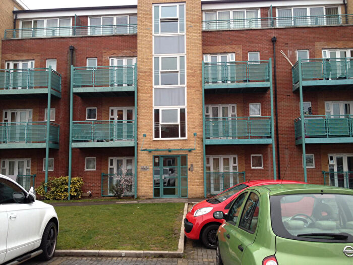 2 Bedroom Flat To Rent In St Marks Place, Dagenham, Essex, RM10
