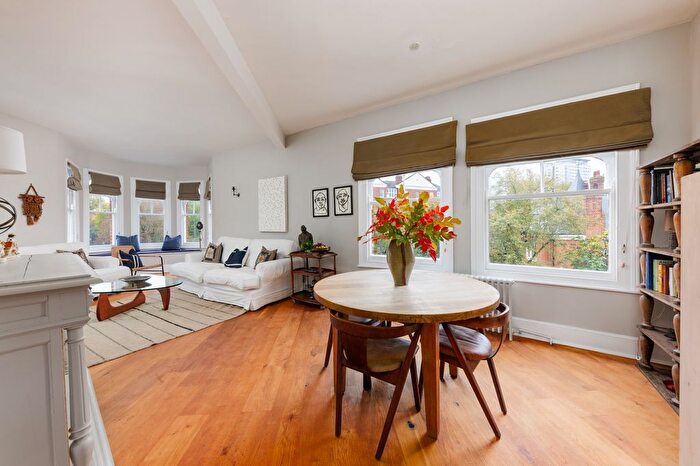 2 Bedroom Flat For Sale In Prince Of Wales Drive, London, SW11