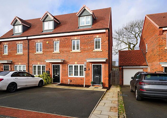 3 Bedroom End Of Terrace House For Sale In Colwick Way, Sheffield, S8