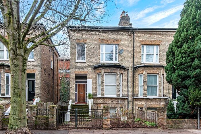 2 Bedroom Flat For Sale In Oxford Road, Ealing, W5