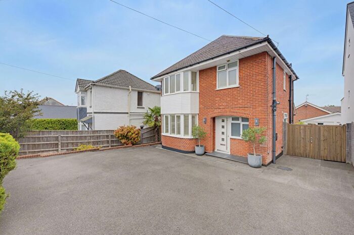 3 Bedroom Detached House For Sale In Dorchester Road, Oakdale, BH15