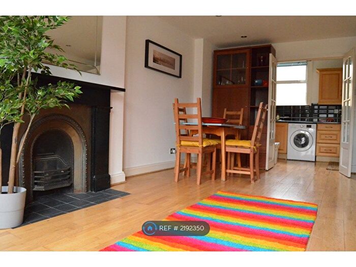 3 Bedroom Flat To Rent In Saltoun Road, London, SW2