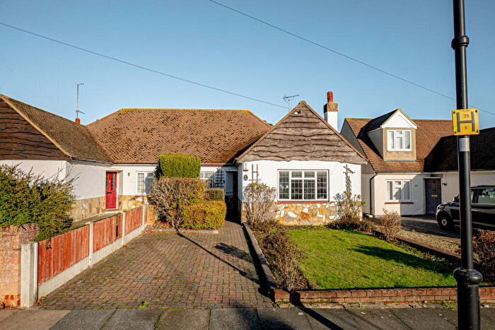 3 Bedroom Semi-Detached Bungalow For Sale In Leighwood Avenue, Leigh-on-sea, SS9