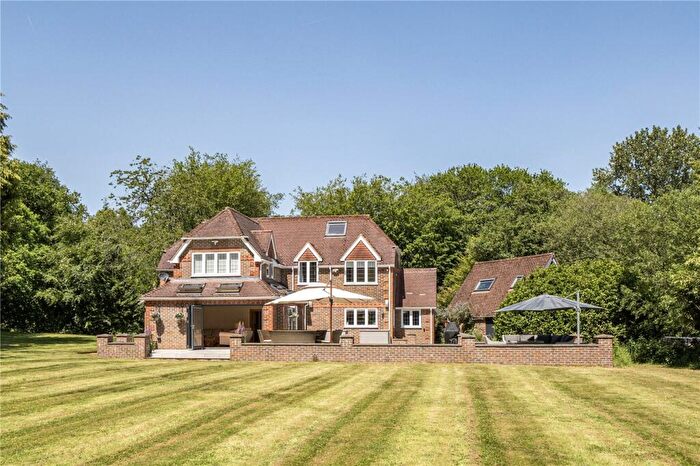 4 Bedroom Detached House For Sale In Moor Park Way, Farnham, Surrey, GU9