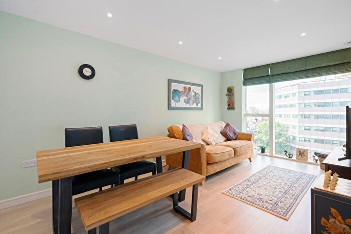2 Bedroom Flat For Sale In Saffron Central Square, Croydon, CR0