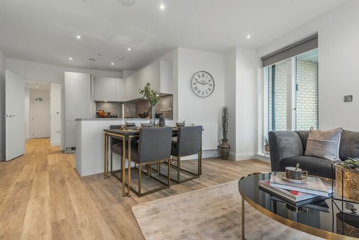 2 Bedroom Flat To Rent In St. Marks Road, Bromley, BR2