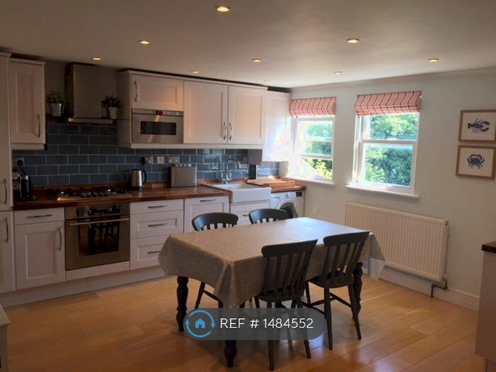 2 Bedroom Flat To Rent In Tankerville Road, London, SW16