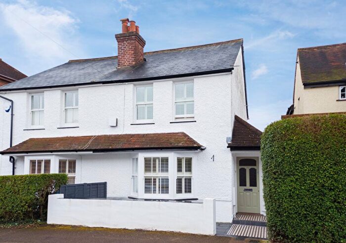 3 Bedroom Semi-Detached House For Sale In Orchard Grove, Chalfont St Peter, SL9
