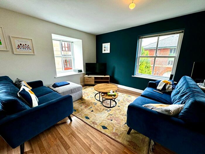 2 Bedroom Flat To Rent In Chippendale House, Navigation Walk, Leeds, West Yorkshire, LS10