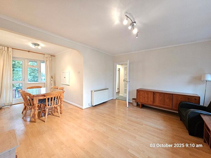 1 Bedroom Flat To Rent In Cromwell Close, N2