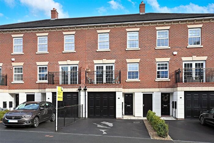 4 Bedroom Terraced House To Rent In Hepworth Gardens, Wakefield, WF1
