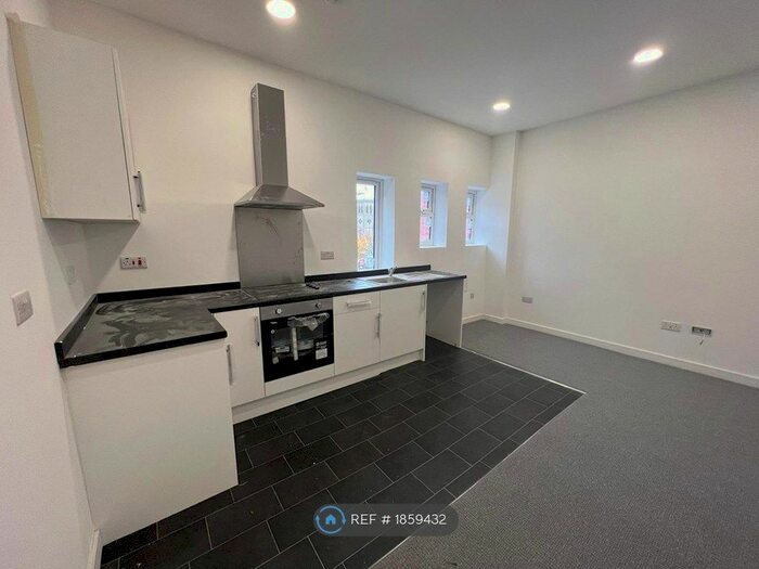 1 Bedroom Flat To Rent In Grosvenor Street, Stalybridge, SK15