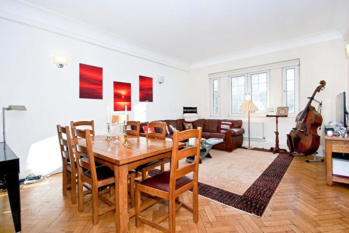2 Bedroom Apartment To Rent In Rosebery Avenue, EC1R