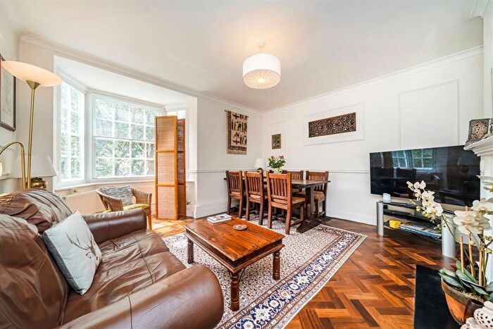 3 Bedroom Flat For Sale In Kennington Lane, Kennington, SE11