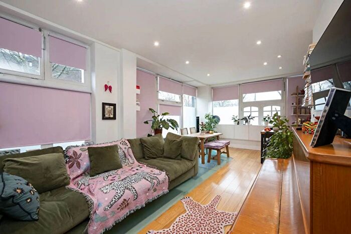 2 Bedroom Flat To Rent In Prince Of Wales Road, Kentish Town, London, NW5