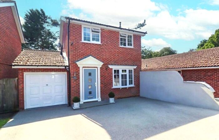 3 Bedroom Detached House For Sale In Oak Coppice Close, Bishopstoke, SO50
