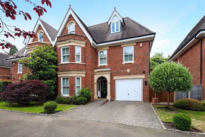5 Bedroom Semi-Detached House To Rent In Old Avenue, Weybridge, Surrey, KT13