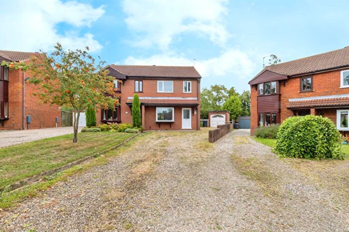 3 Bedroom Semi-Detached House For Sale In Goxhill Close, Lincoln, LN6