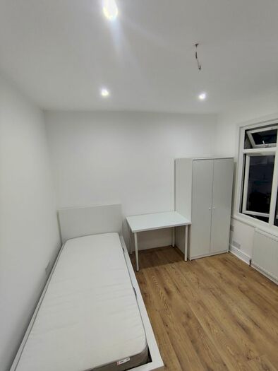 Studio To Rent In Ilford Lane, Ilford, IG1