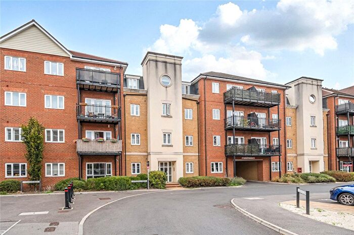 2 Bedroom Flat For Sale In Alderson Grove, Hersham, KT12