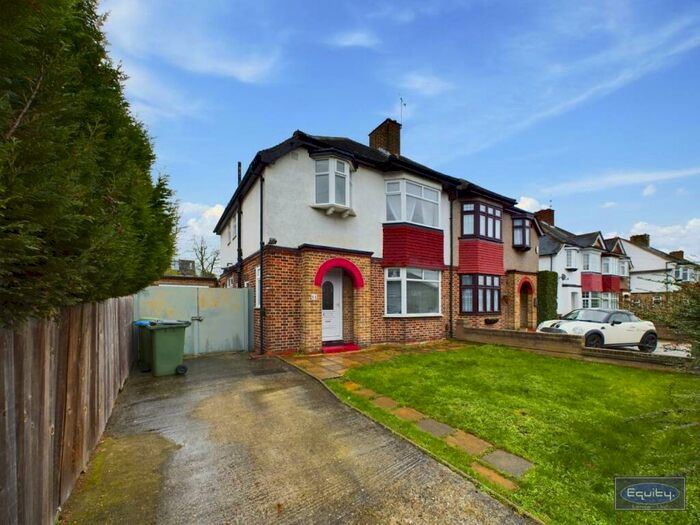 4 Bedroom Semi-Detached House To Rent In Restons Crescent, Eltham, SE9