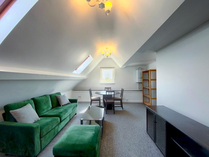 1 Bedroom Flat To Rent In Leopold Road, Ealing Common, W5