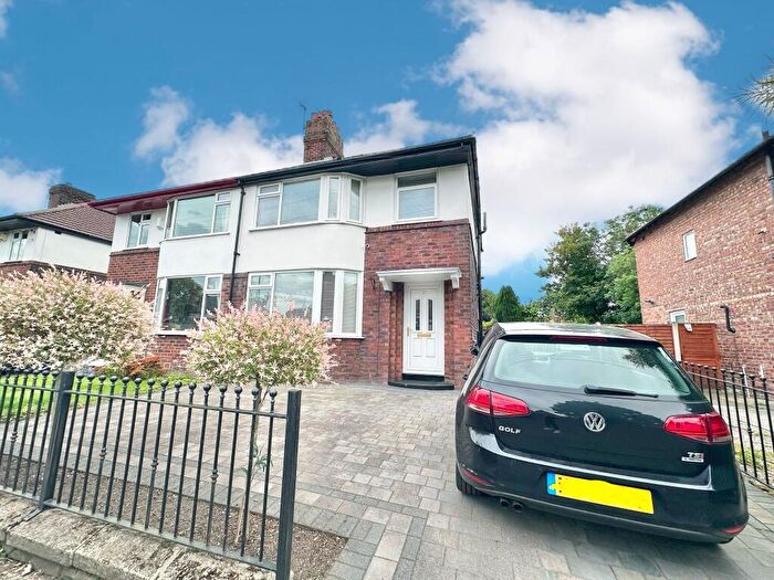3 Bedroom Semi-Detached House For Sale In Carrington Lane, Sale, Trafford, M33