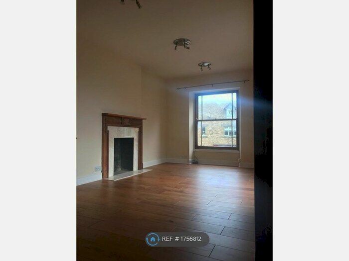 3 Bedroom Flat To Rent In Mascot House, Stow On The Wold, Cheltenham, GL54