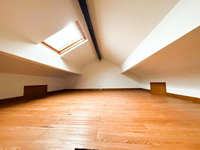 2 Bedroom Cottage For Sale In Mill Street, Cross Hills, BD20