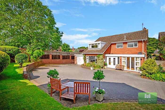 4 Bedroom Detached House To Rent In Waggoners Close, Bubbenhall, CV8
