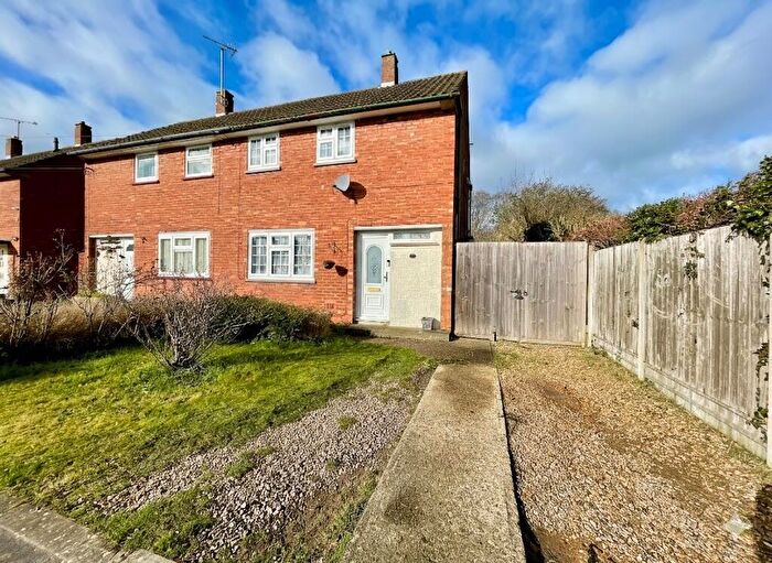 2 Bedroom Semi-Detached House For Sale In Wycliffe Close, Luton, Bedfordshire, LU3