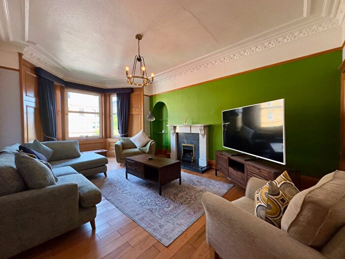 3 Bedroom Flat To Rent In Greenlaw Avenue, Paisley, PA1