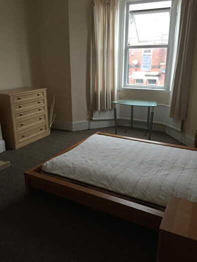 3 Bedroom Flat To Rent In Helmsley Road, Newcastle Upon Tyne, NE2