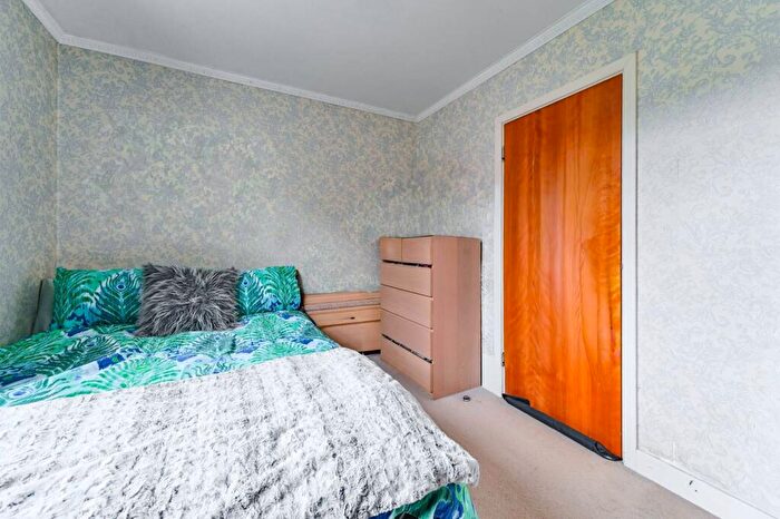 4 Bedroom Maisonette For Sale In Hastings Street, Woolwich, London, SE18