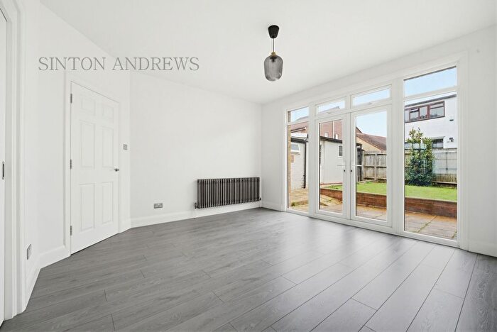3 Bedroom Terraced House To Rent In Kingsley Avenue, Ealing, W13