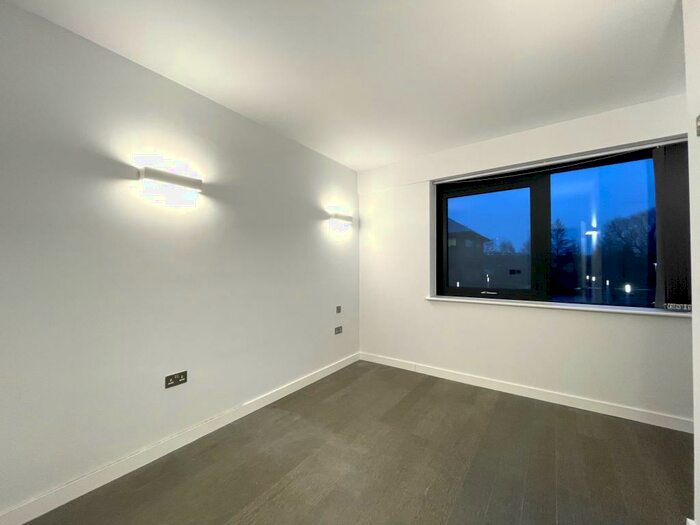 2 Bedroom Apartment To Rent In Everard Close, St. Albans, AL1